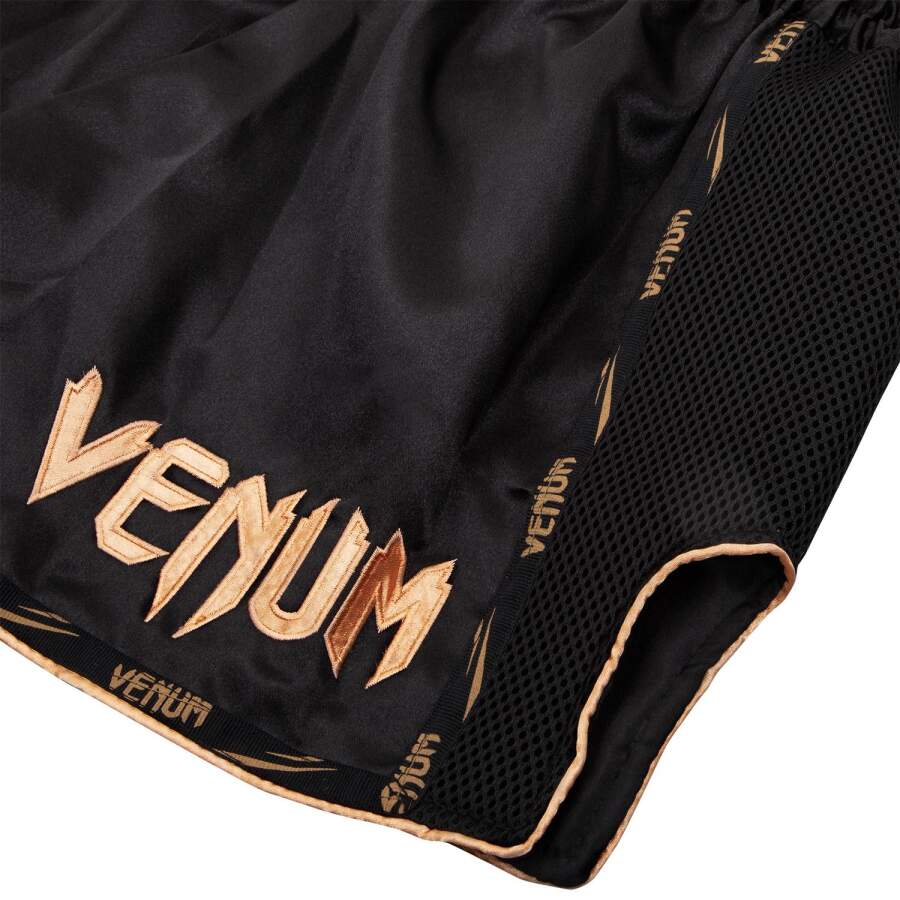 Venum Muay Thai Short Giant schwarz/gold S