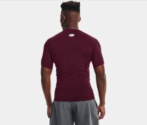 Under Armour Compression SS HG maroon (609)