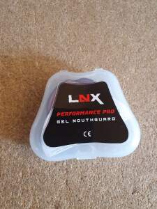 LNX Zahnschutz Performance Pro schwarz/rot